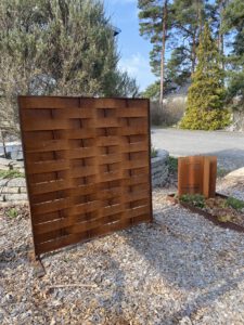 Cortenstahl Grabeinfassung unds Sichtschutzwand in Kolkwitz