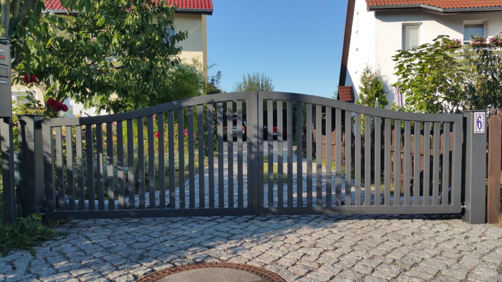 Tor mit Bogen