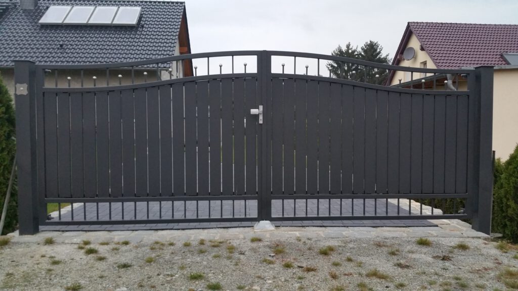 Tor mit Sichtschutz