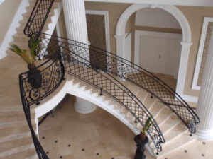 Wunderschönes Treppengeländer mit Mustern in einer Stadtvilla in Cottbus