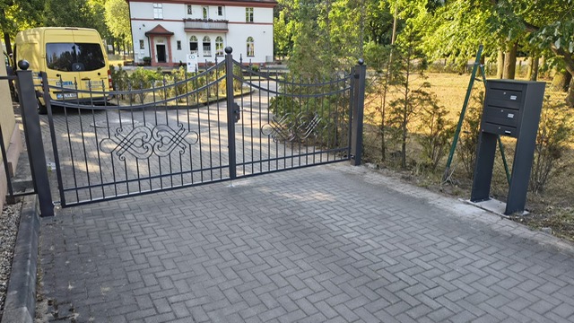 Schmiedeeisernes Einfahrtstor in Anthrazit in Cottbus Galinchen