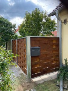 auf maß gefertigte Toranlage aus Cortenstahl in Cottbus